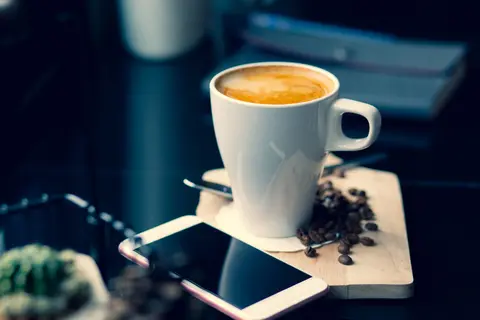 Kaffe auf Tisch