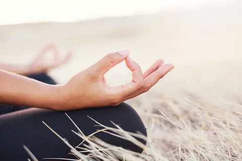 Frau Hände Meditationspose